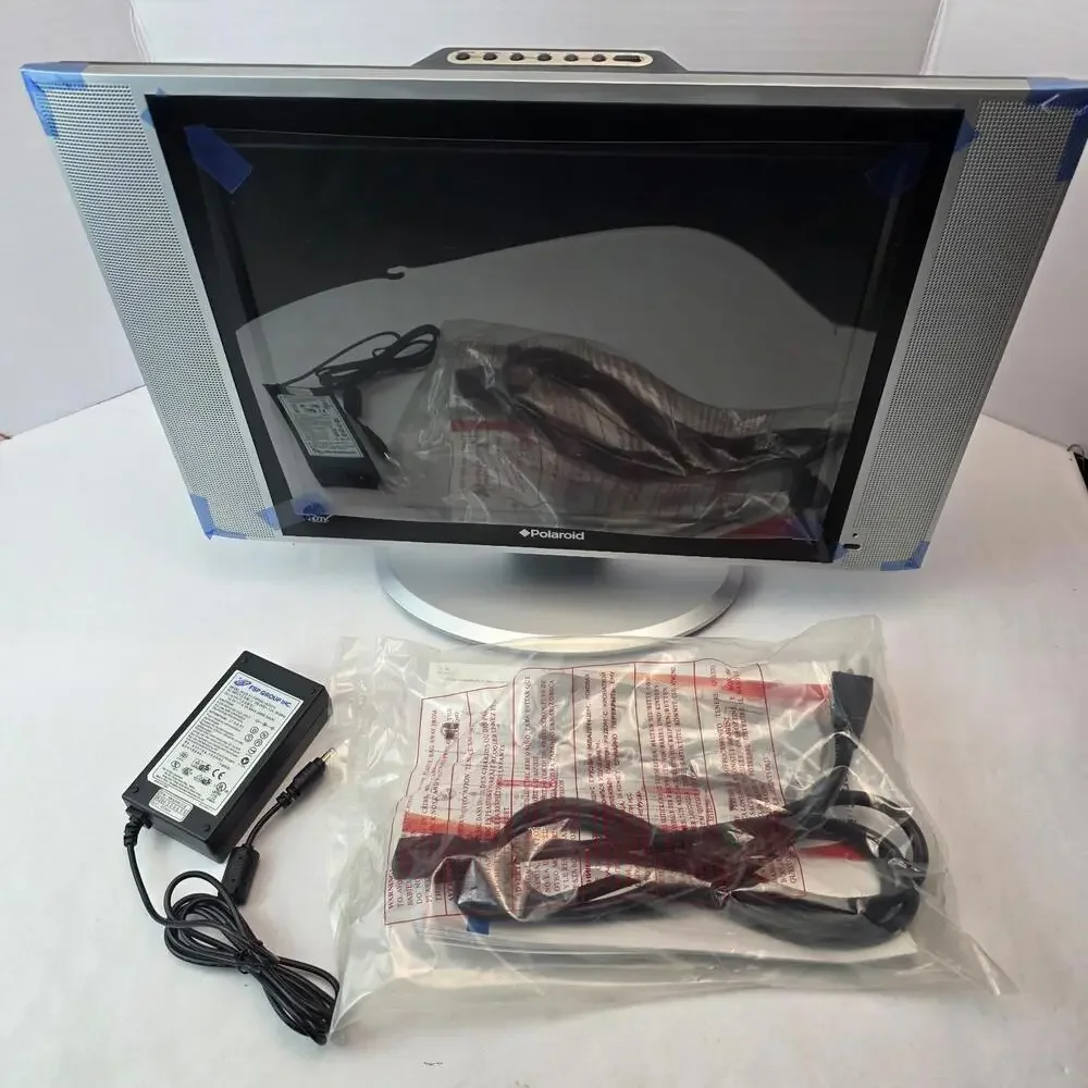 NEW TV POLAROID FLM-1507 HDTV 15” With original remote, power cord and box.